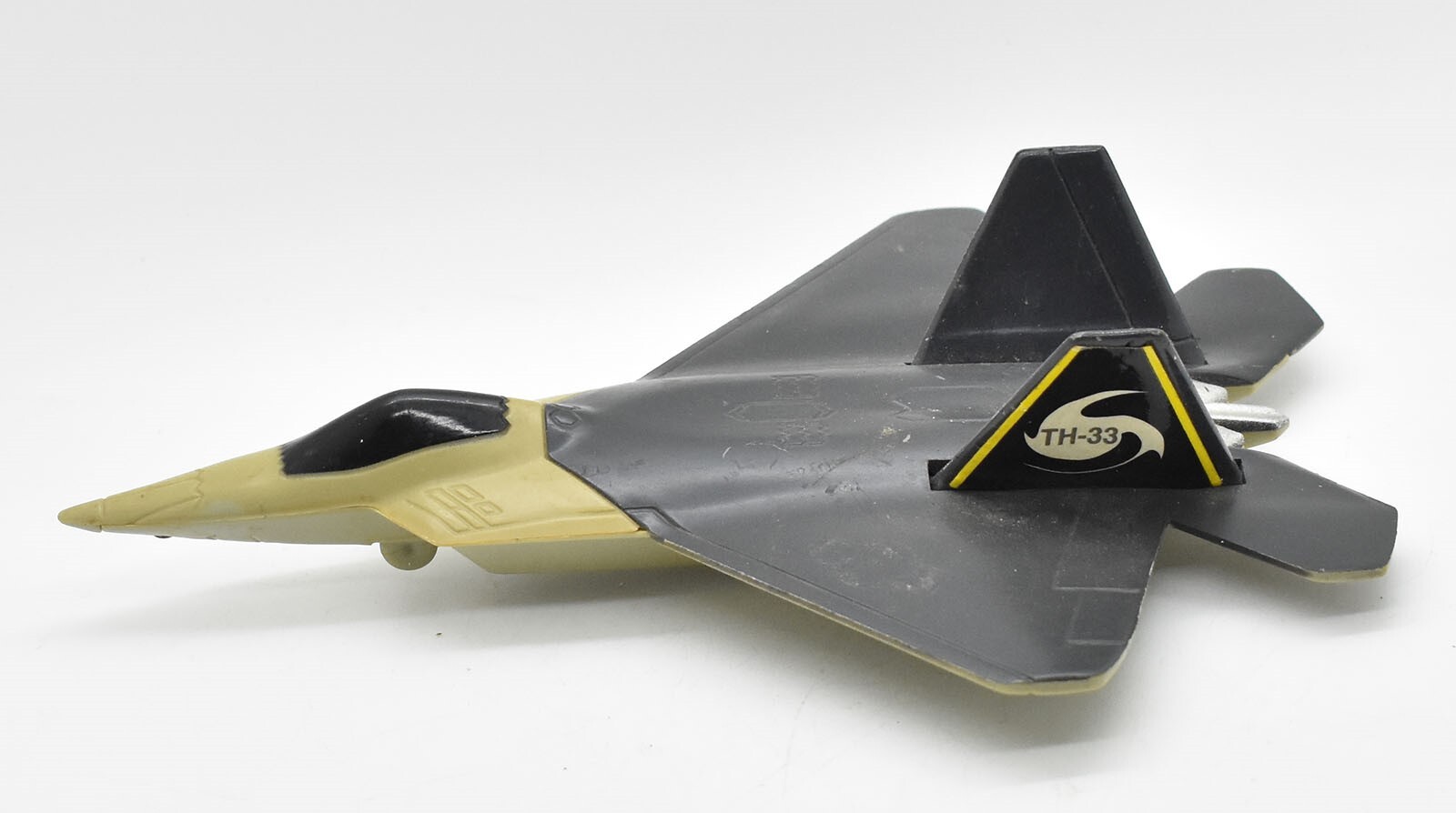 Lockheed Martin F-22 Raptor TH-33 7.5″ Plastic Plane