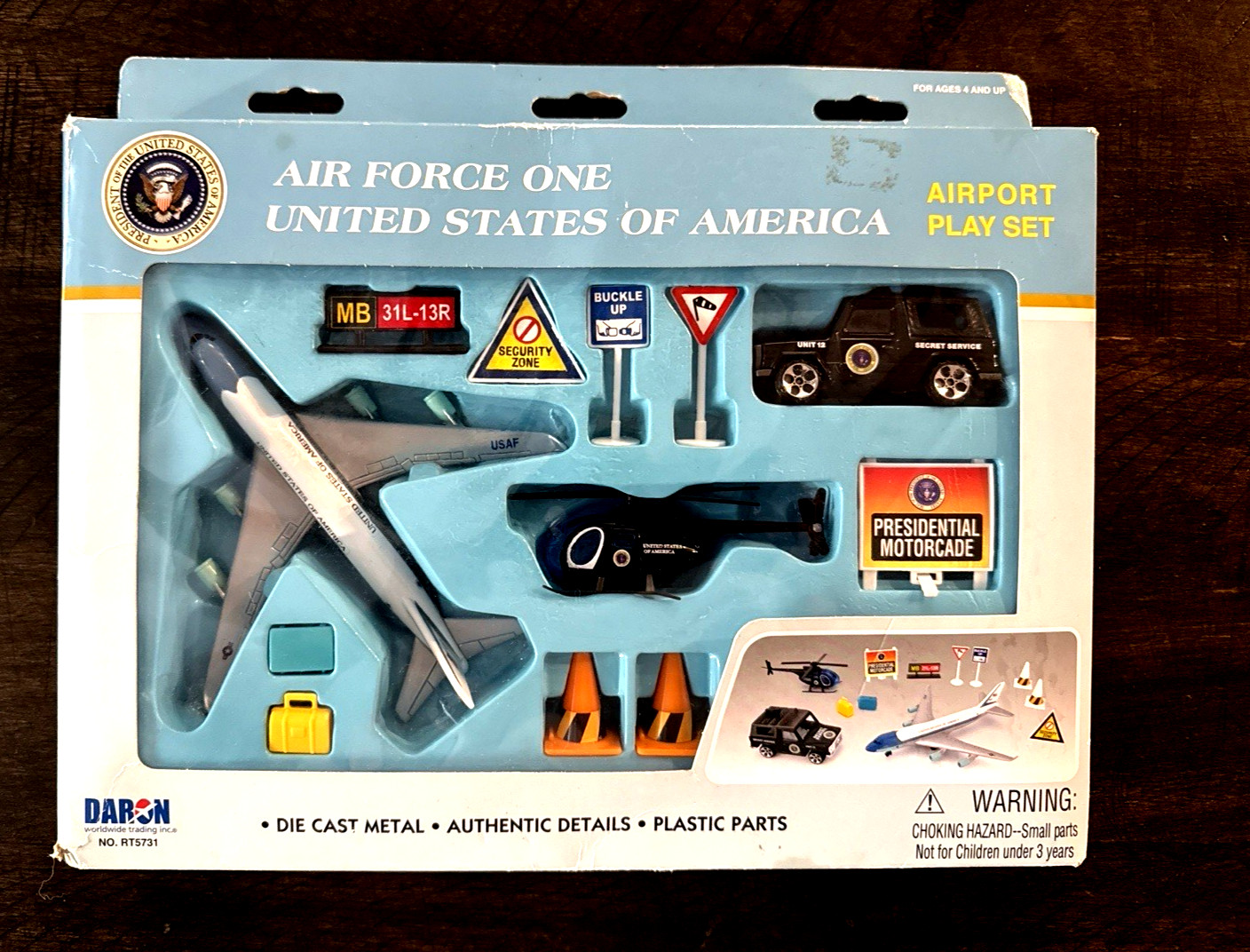 Daron RT5731 Air Force One Airport Play Set Boeing 747 Diecast w/ Accessories