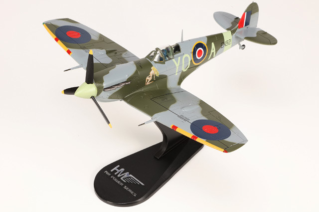 HA7862 Hobby Master Spitfire Mk V 1/48 Model EN921 RCAF No.401 Sqn
