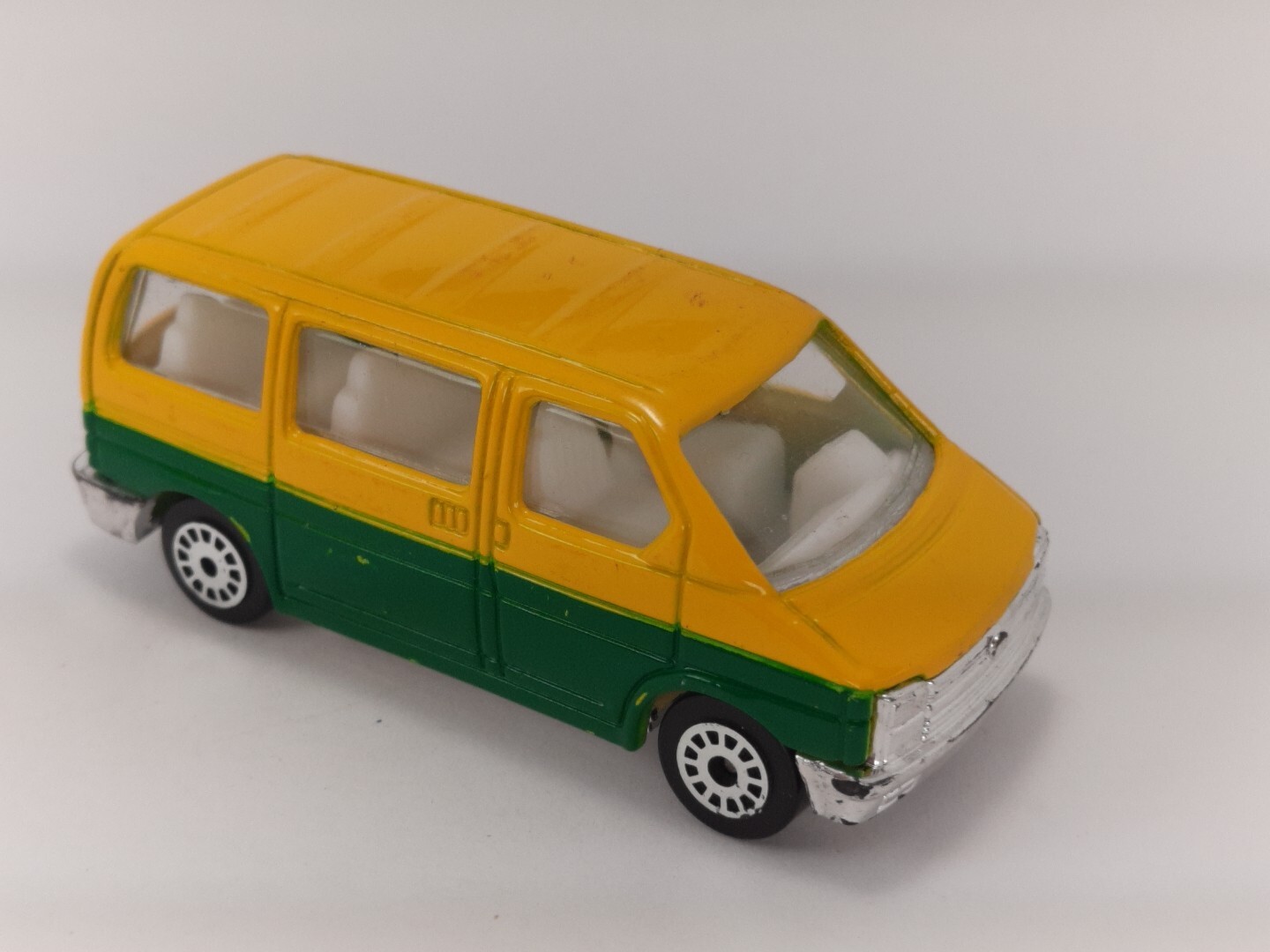 Realtoy Die-Cast Shuttle Van Green & Yellow Model 1/64 Scale Used/loose