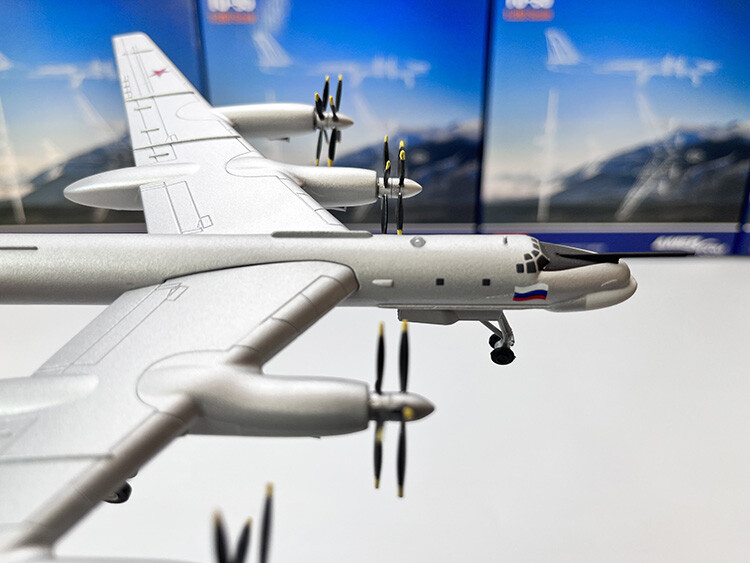 1/200 Russian Soviet TU95 Bear Bomber Finished product model