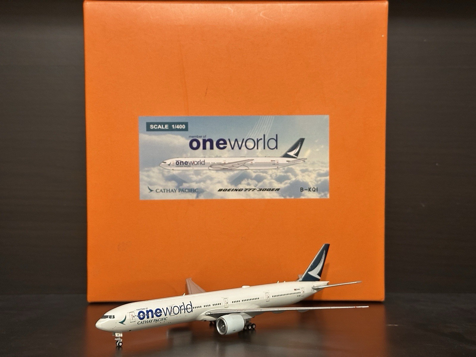 JC Wings 1:400 Cathay Pacific Boeing 777-300ER B-KQI EW477W003A