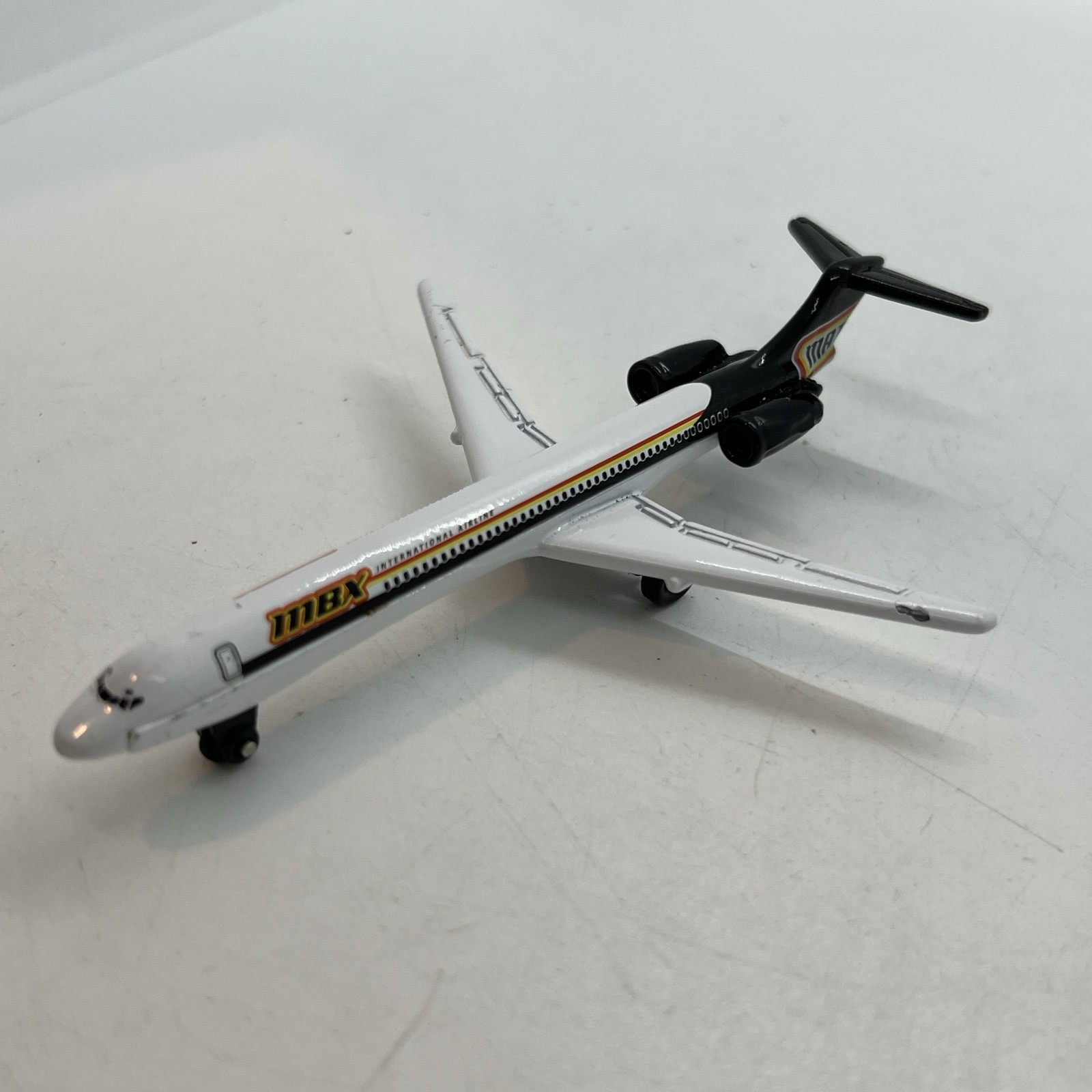 Matchbox Skybusters McDonnell Douglas MD-90 MBX Diecast Model Aircraft Plane