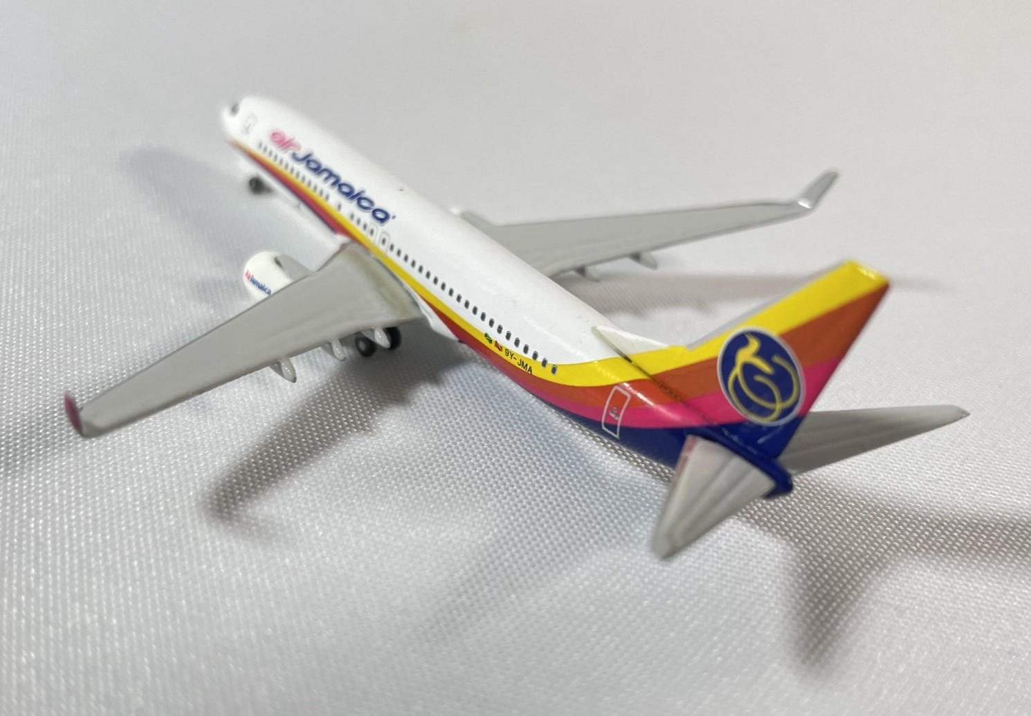 Herpa 1:500 Air Jamaica Caribbean Airlines Boeing 737-800 9Y-JMA 520706 Model