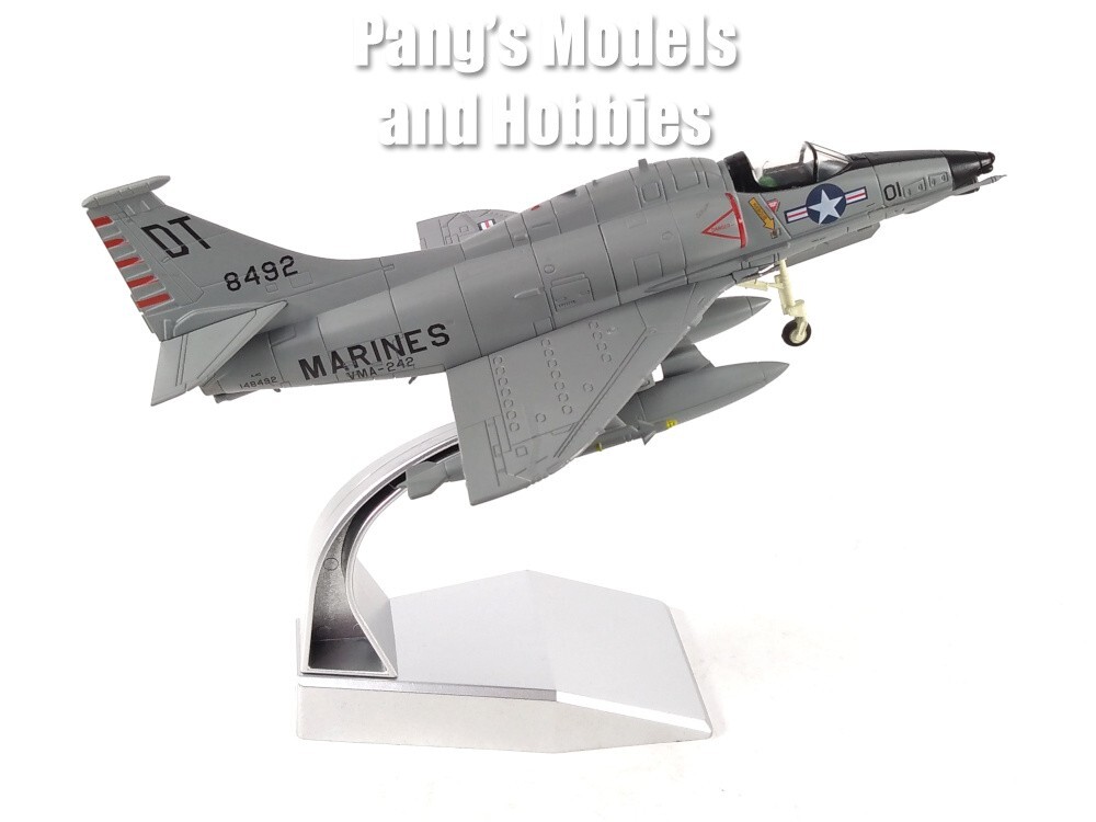 Douglas A-4 A-4D Skyhawk VMA-242 “Bats” MARINES 1962 1/72 Scale Diecast Model