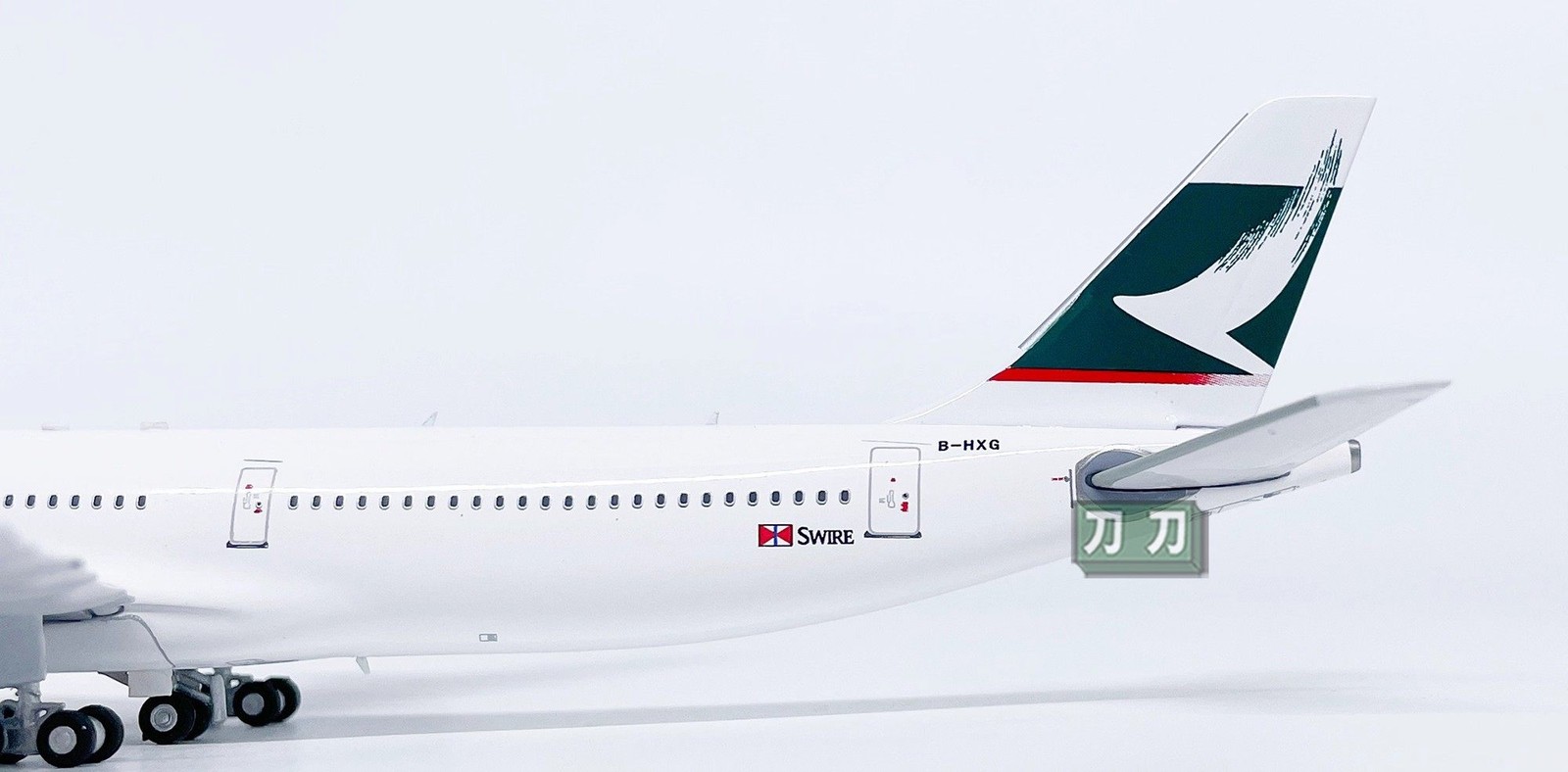 1:400 Aviation Cathay Pacific A340-300 B-HXG​ Airplane Diecast Aircraft Model