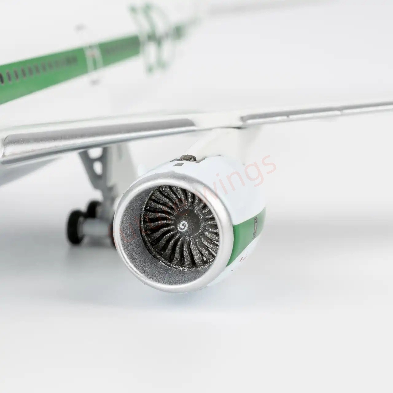 1:400 NG Models NG39129 Cathay Pacific A350-900 B-LRJ “80Years”+Free Tractor
