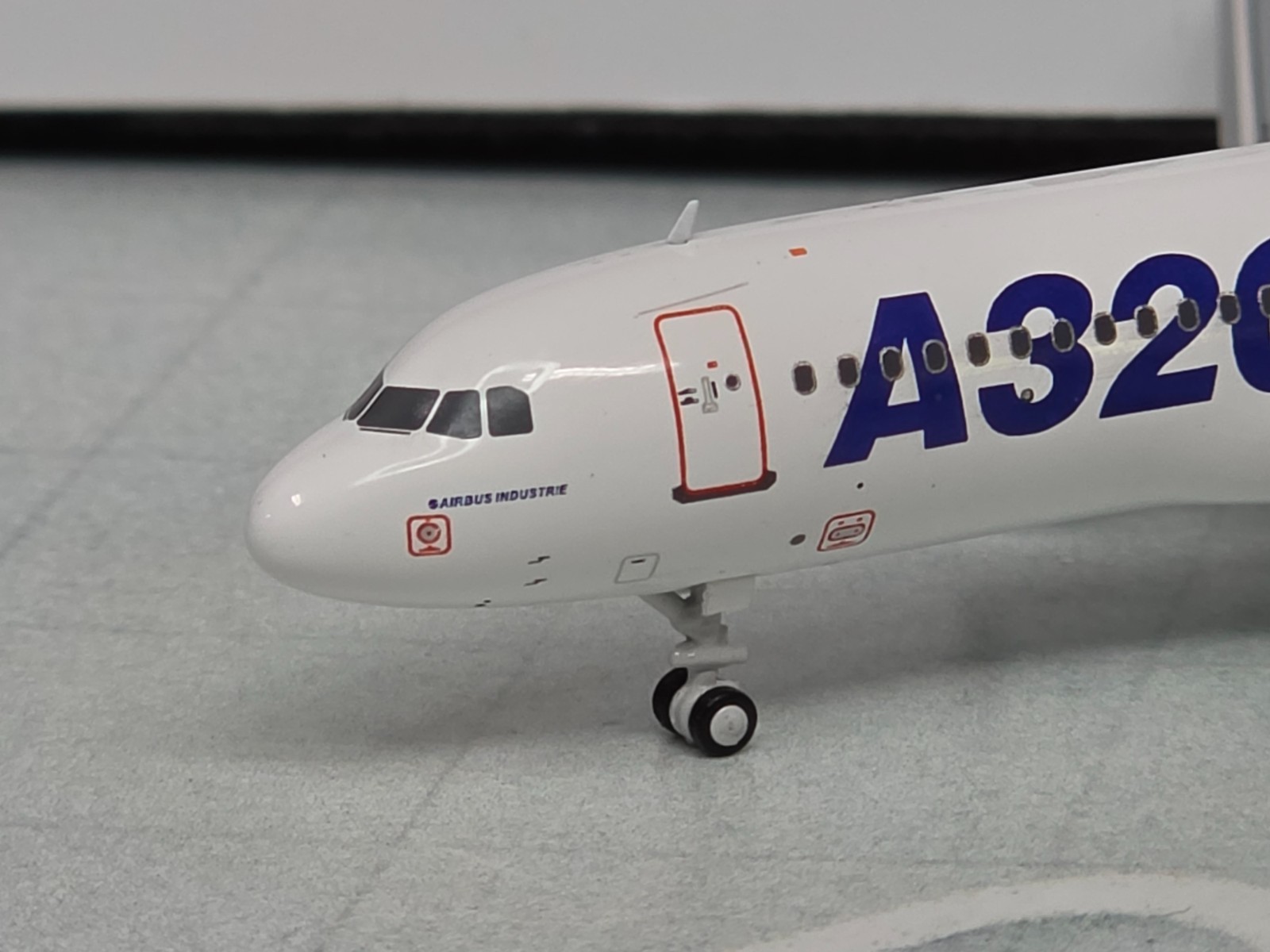 1/400 AIRBUS INDUSTRIES A320-200 2000’S HOUSE COLORS F-WWBA KYLIN MODEL