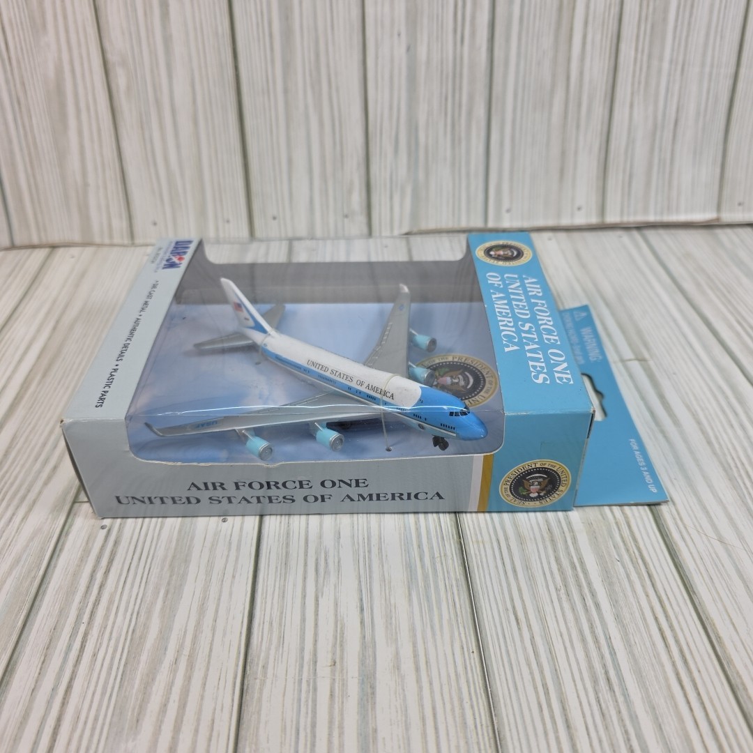 NEW AIR FORCE ONE United States of America Die Cast Metal Plane DARON RT5734 6″