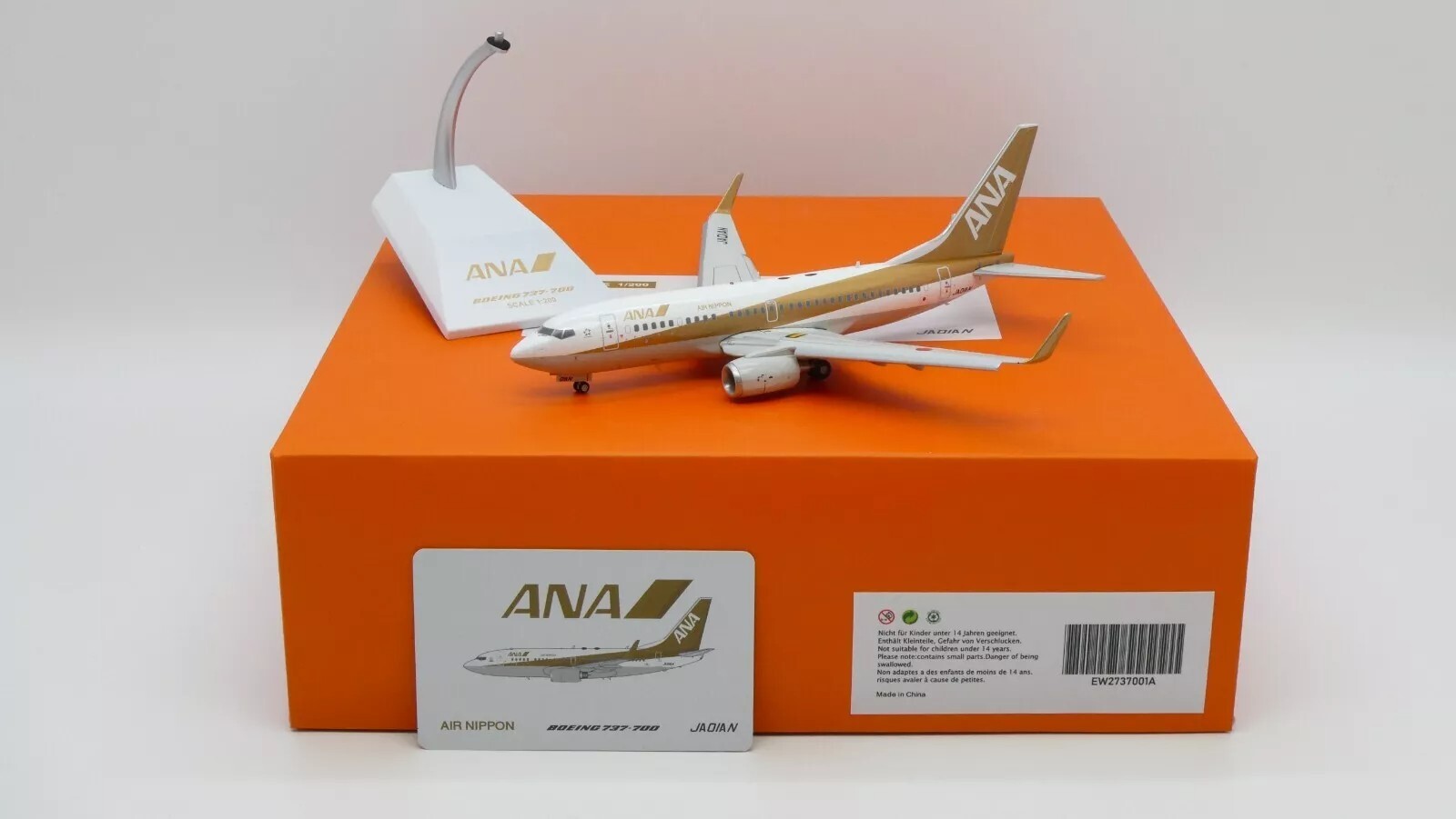 JC WINGS ANA ALL NIPPON AIRWAYS BOEING B737-700 GOLD 1:200 EW2737001 IN STOCK