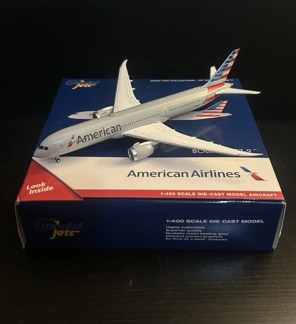 GeminiJets 1:400 American Airlines Boeing 787-9 Dreamliner N835AN GJAAL2088