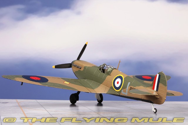 Hobby Master 1:48 Spitfire Mk I RAF No.92 Sqn Peter Cazenove P9374