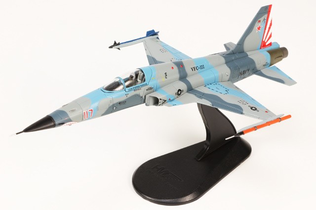 Hobby Master 1/72 F-5N Tiger II Airplane Red 117 USN VFC-111 Sun Downers