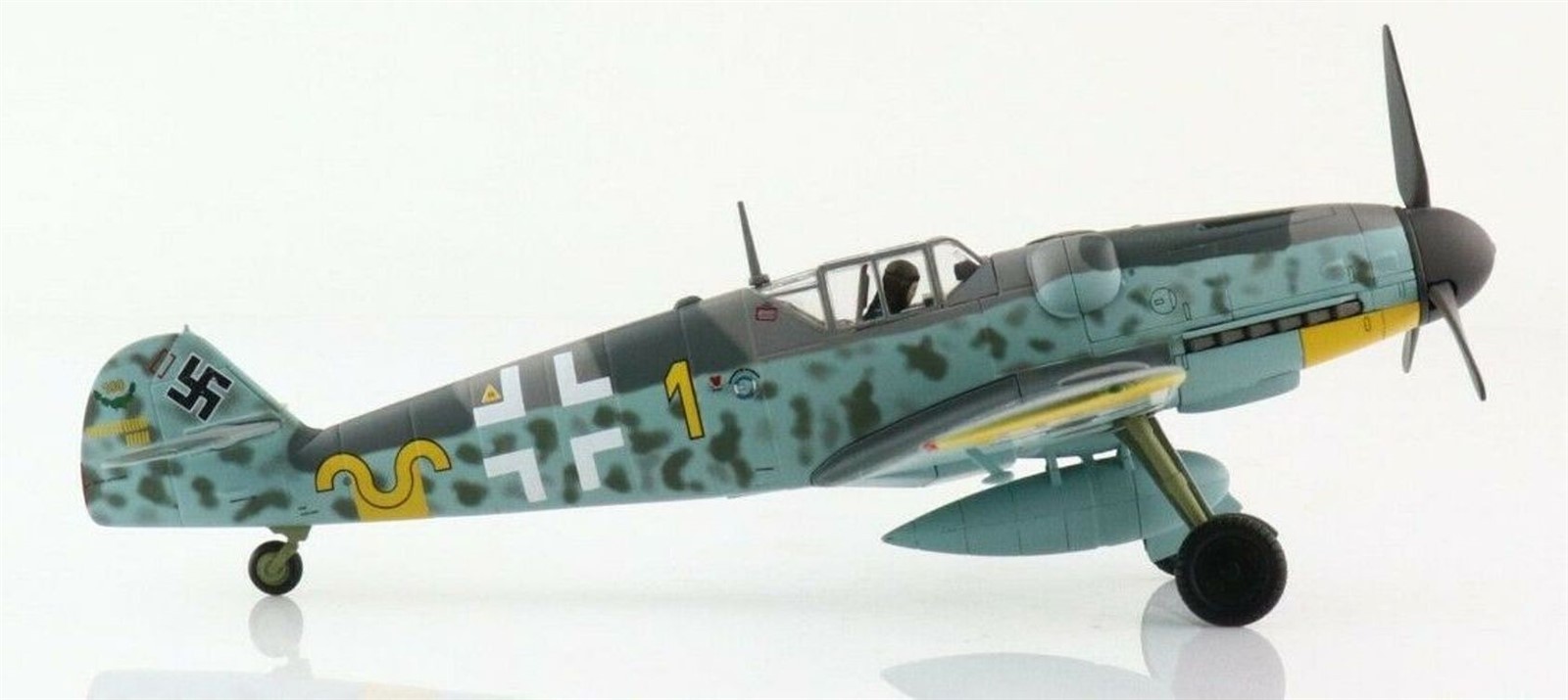 Hobby Master 1/48 Messerschmitt Bf 109G Luftwaffe 9./JG 52 Erich Hartmann HA8755