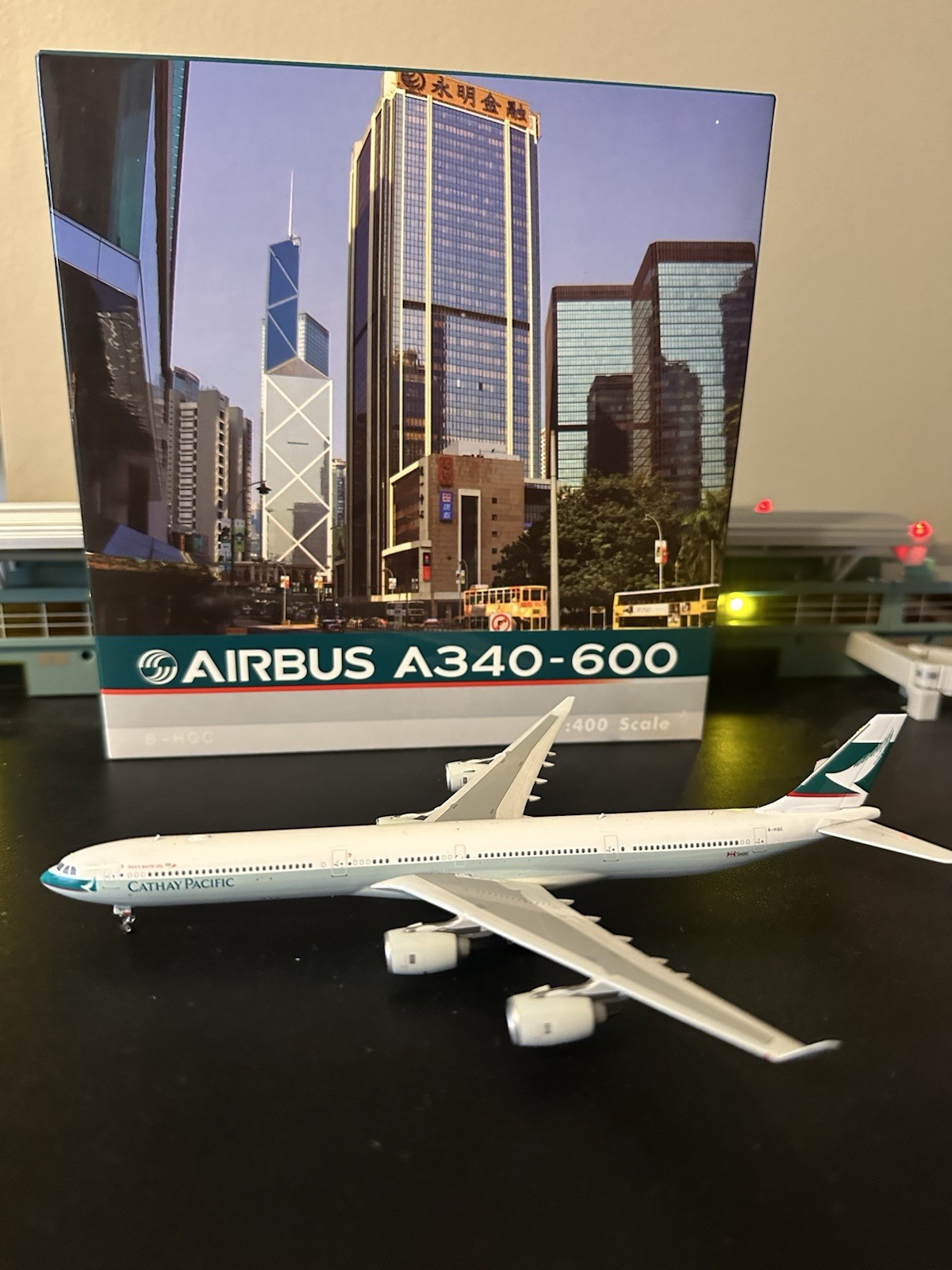 Phoenix 1:400 Cathay Pacific Airbus A340-600 B-HQC