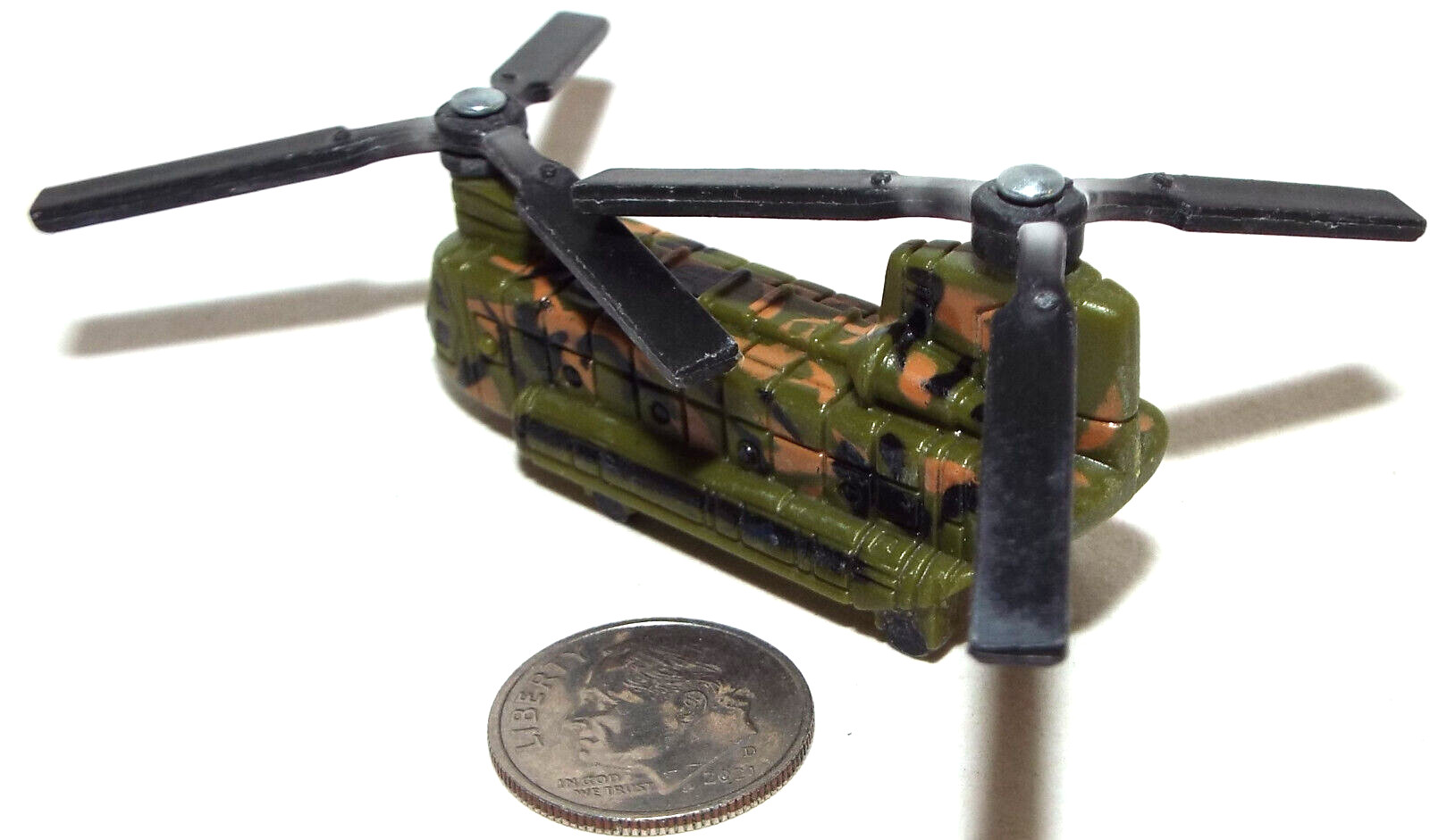 Mini Hot Wheels Plastic Military CH-47 Chinook Helicopter in Dark Green Camo