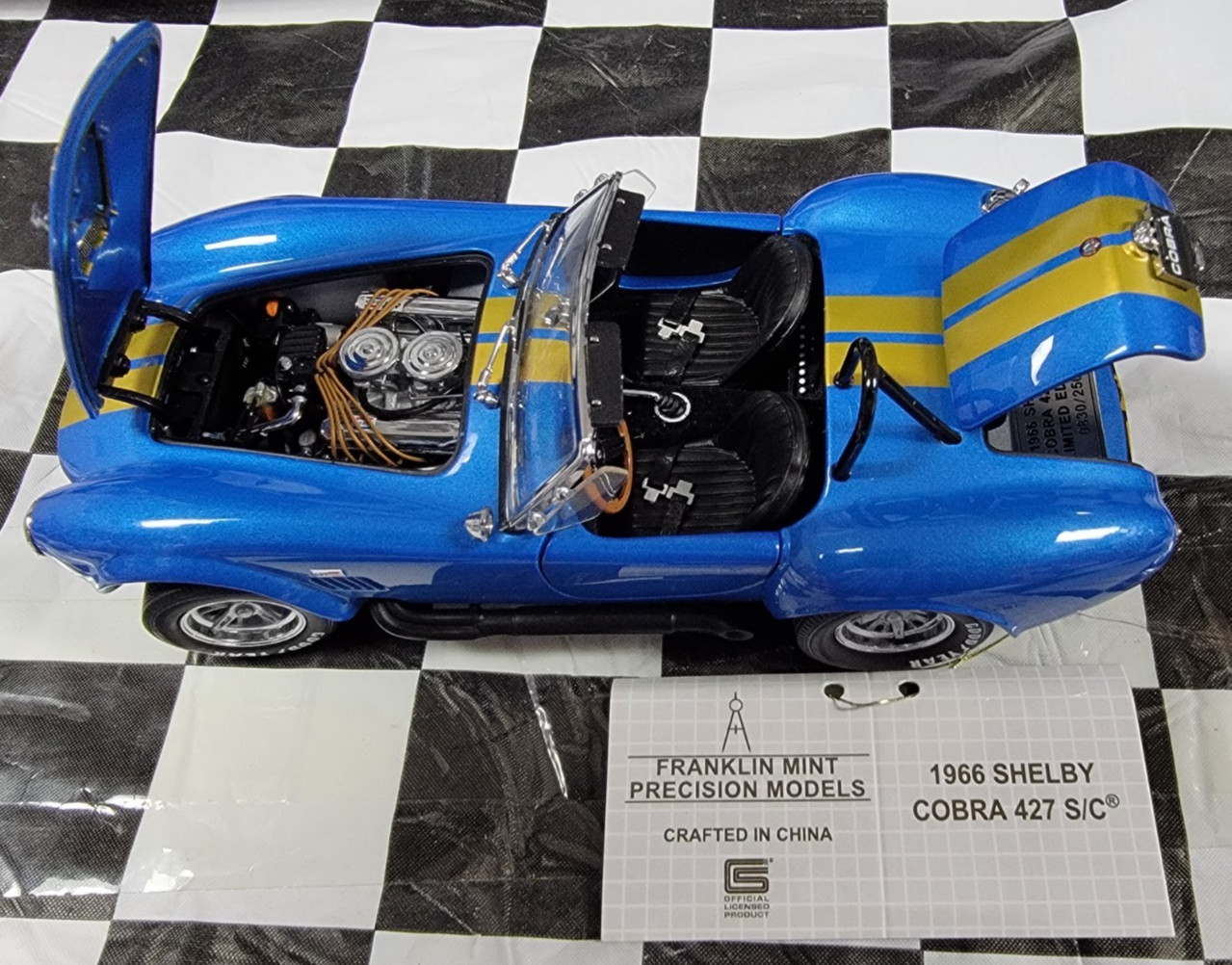 1/24 FRANKLIN MINT 1966 Blue w/ Gold Shelby COBRAS 427 S/C B11F070 830/2500