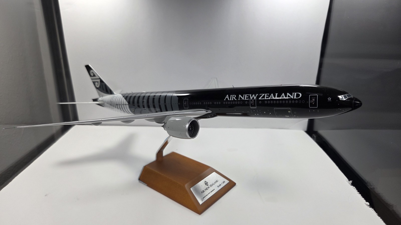 JC Wings 1:200 Air New Zealand Boeing 777-300ER “All Blacks” ZK-OKQ