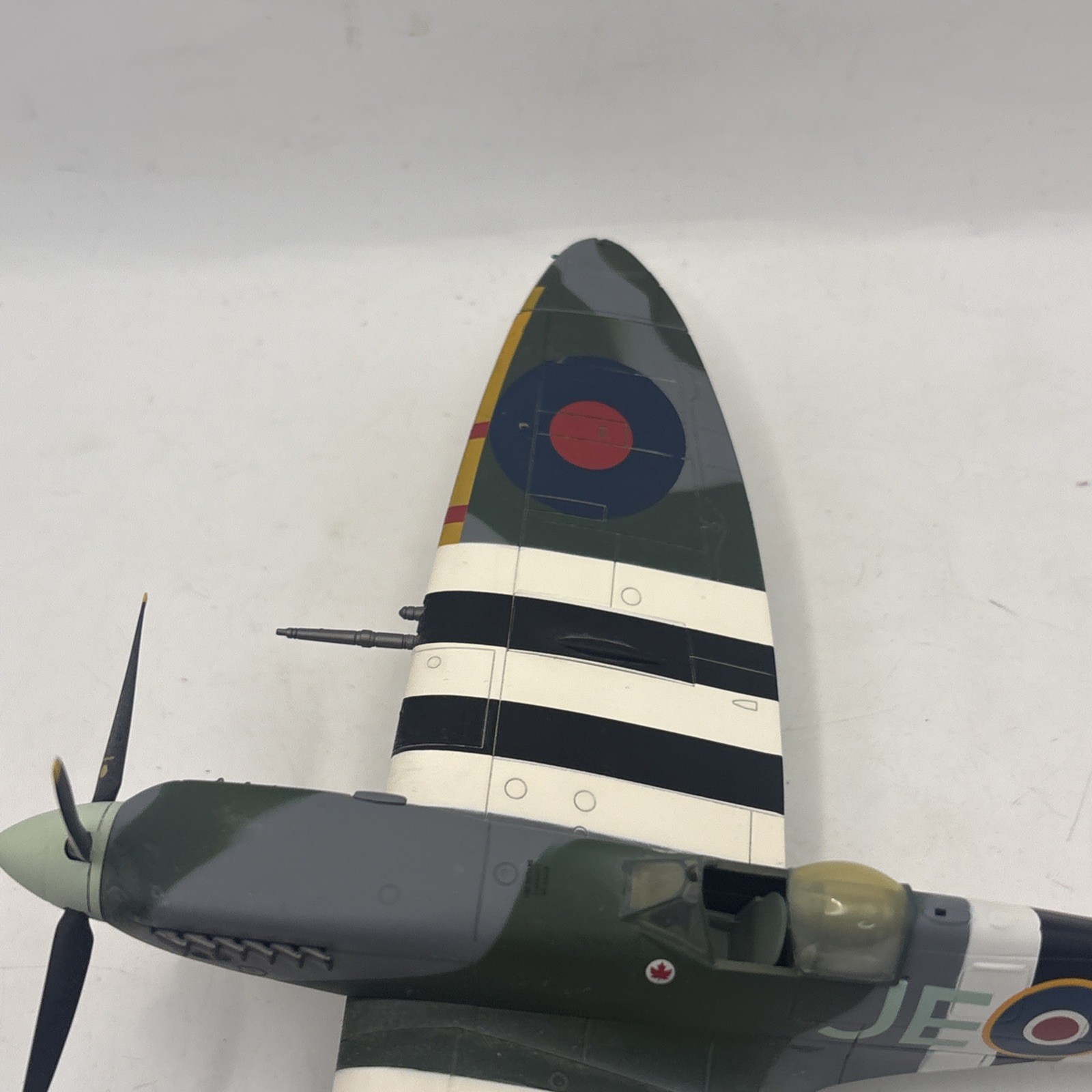 Hobby Master 1:48 Spitfire Mk.IX Johnnie Johnson HA8301 Diecast Plane DAMAGED BO