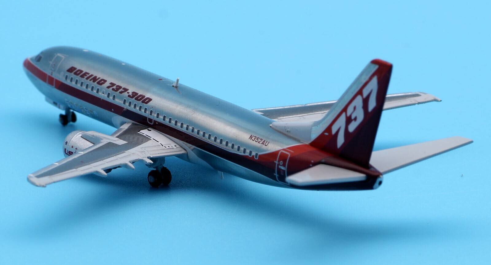 JC Wings 1:400 Boeing B737-300 ‘1984 Farnborough Air Show’ N352AU Diecast Model