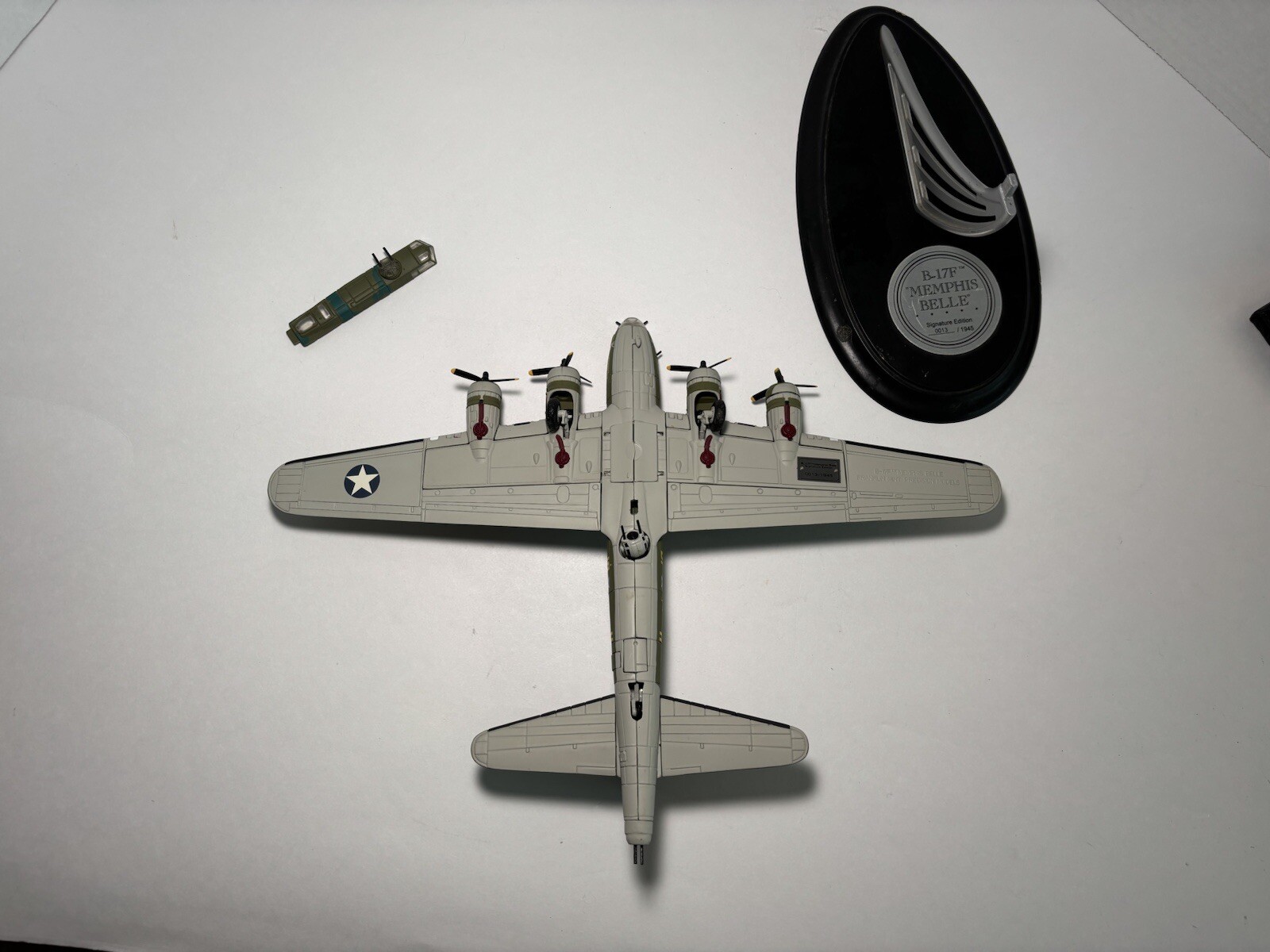 Franklin Mint B-17F MEMPHIS BELLE Signed Edition #13/1945 Diecast Airplane 1:96