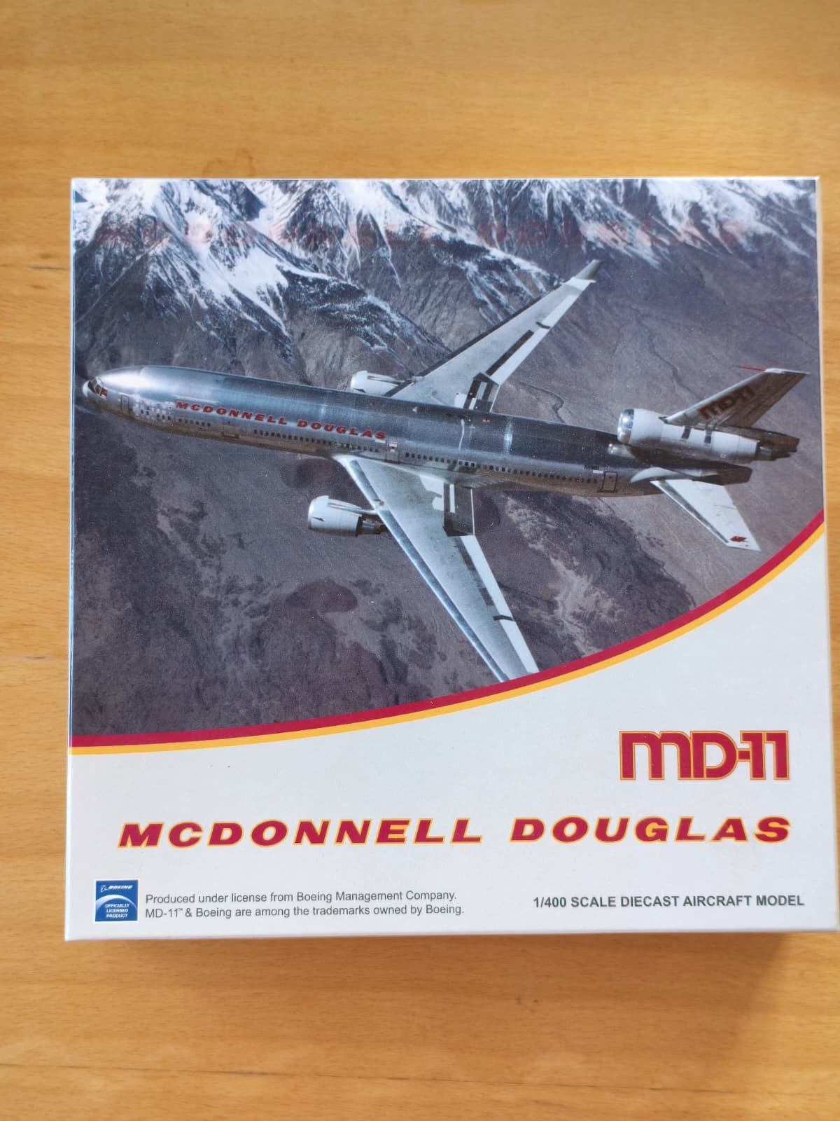JC Wings XX4668 McDonnell Douglas House Color MD-11 N111MD model scale 1:400
