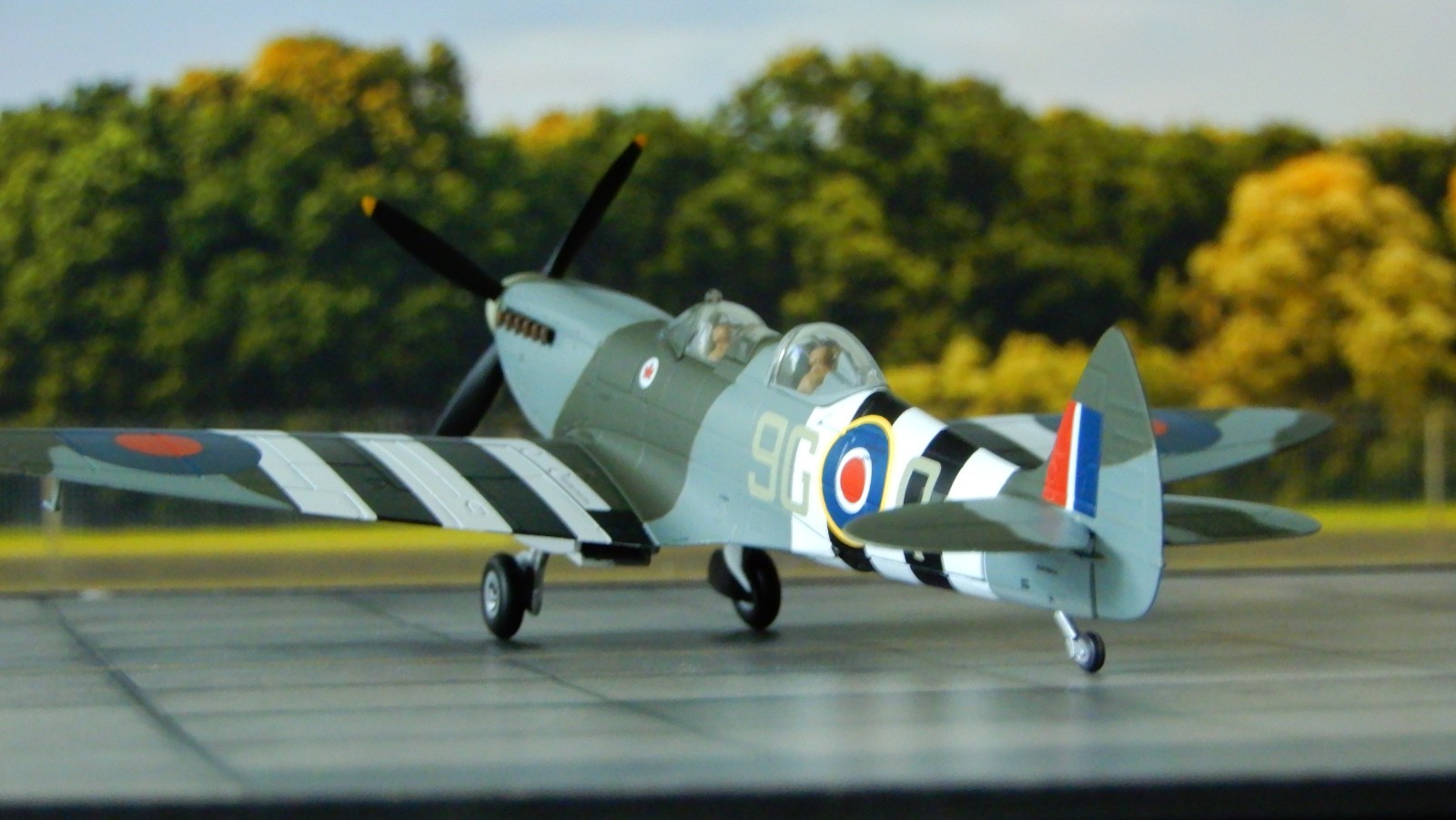 CORGI AA29202 – SPITFIRE T9, AIRCRAFT OPERATED BY BIGGIN HILL