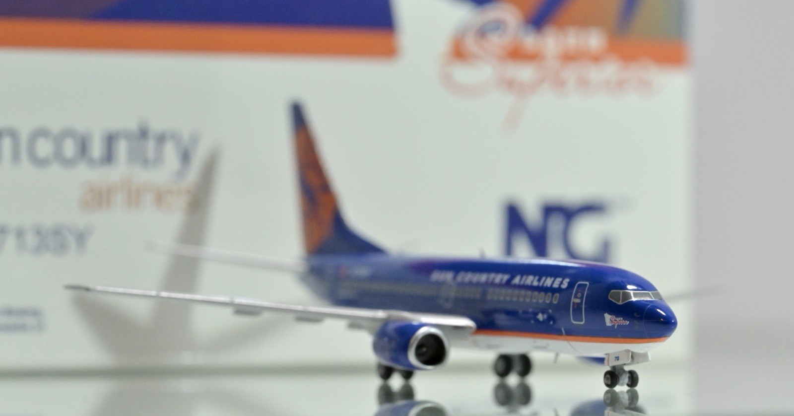 1:400 NG Models Sun Country B737-700 N713SY 77011