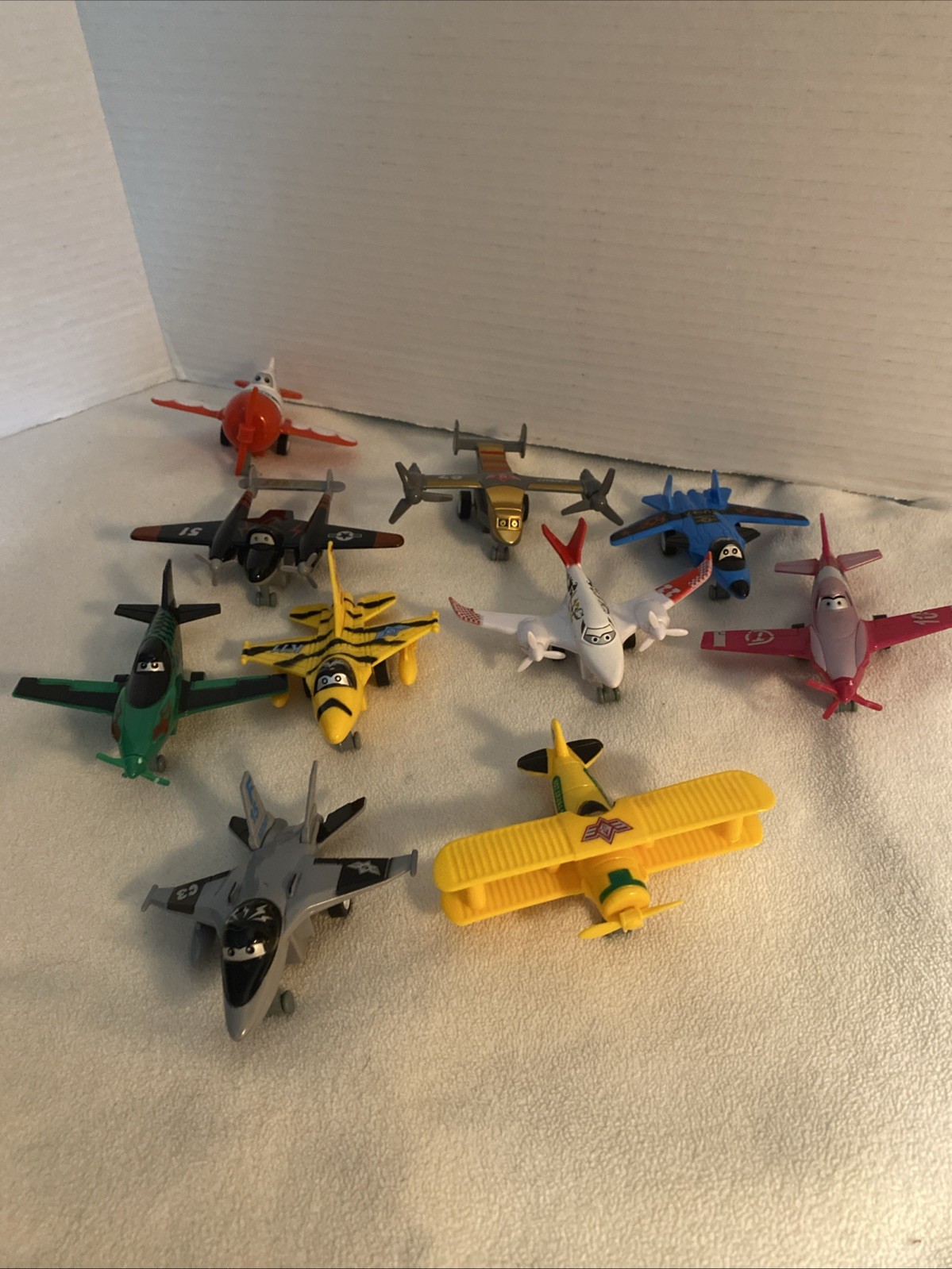Toy Airplanes Lot Of 10 Plastic Unbranded 3-4 inches