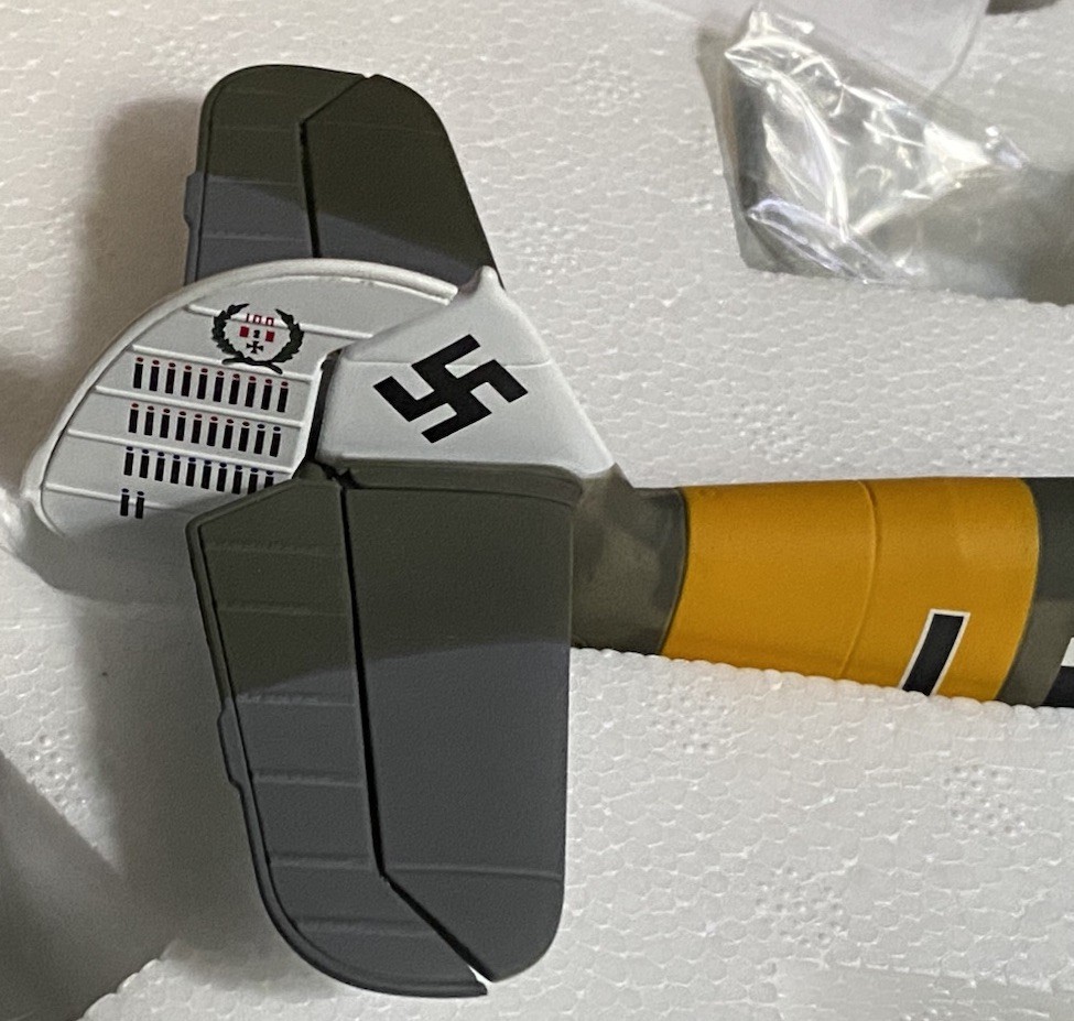 Corgi US34907 Bf109G Anton Hacki (192 Victories) Oldenburg Germany 1944 3Figures