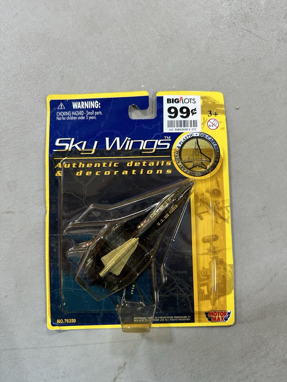 NIP Sky Wings Motor Max US Air Force Die Cast Metal/Plastic Plane D32