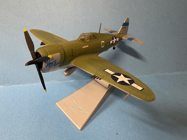 Corgi AA33803 P-47D Thunderbolt “Miss Mary Lou” USAAF, 1:72