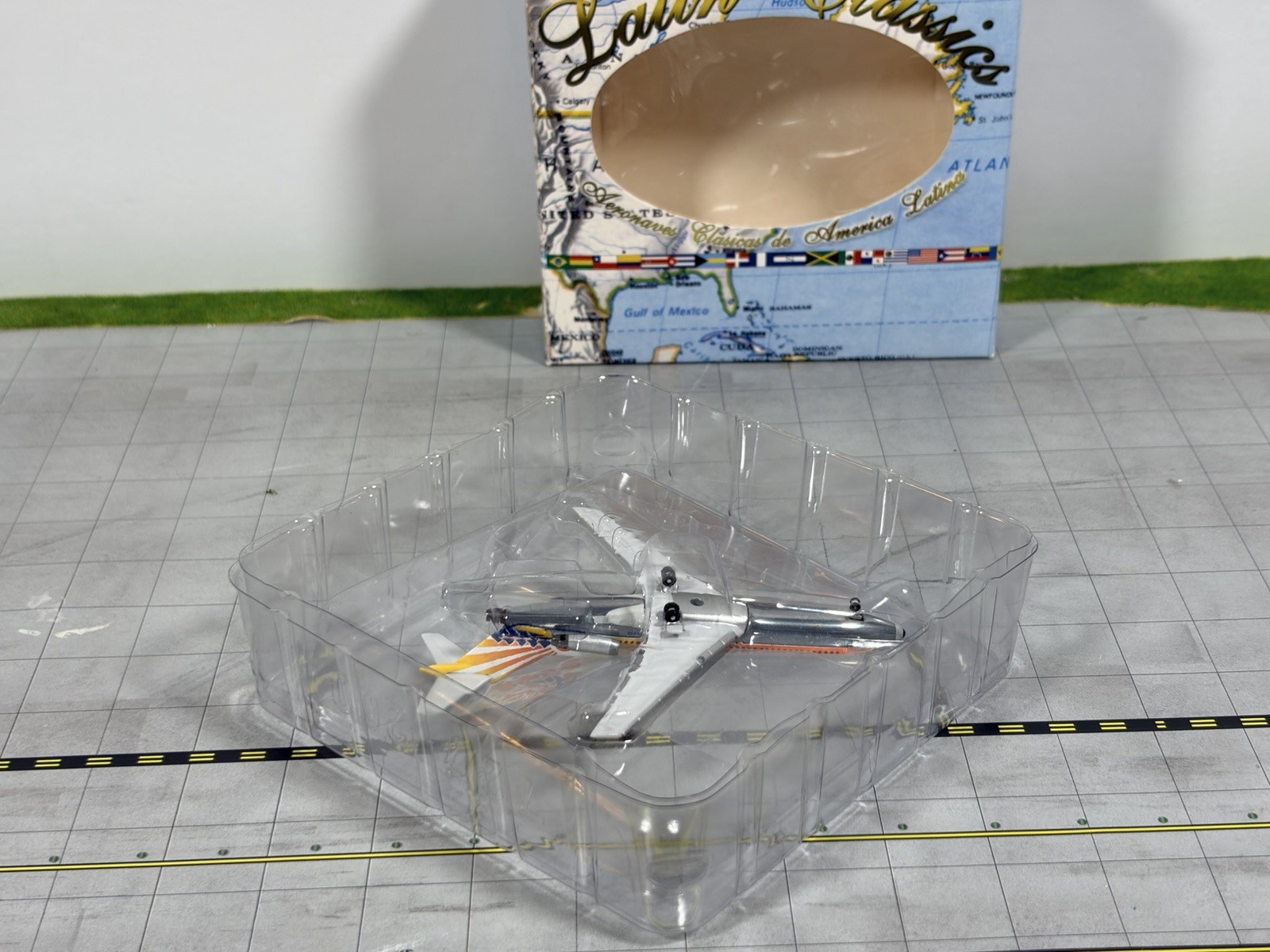 Latin Classics Boeing 727-200 LANICA 1:400 Diecast Model Airliner w/ Case