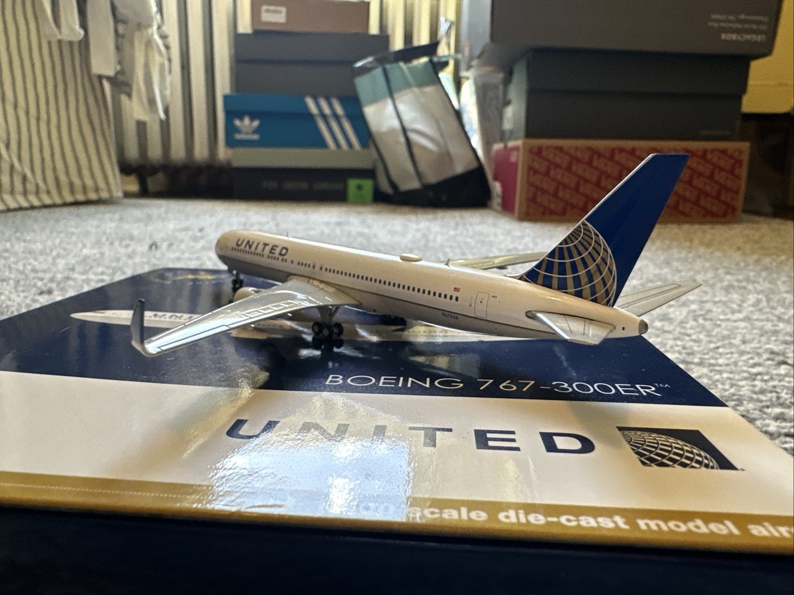 Gemini Jets 767-400 United Airlines N69059 in 1:400