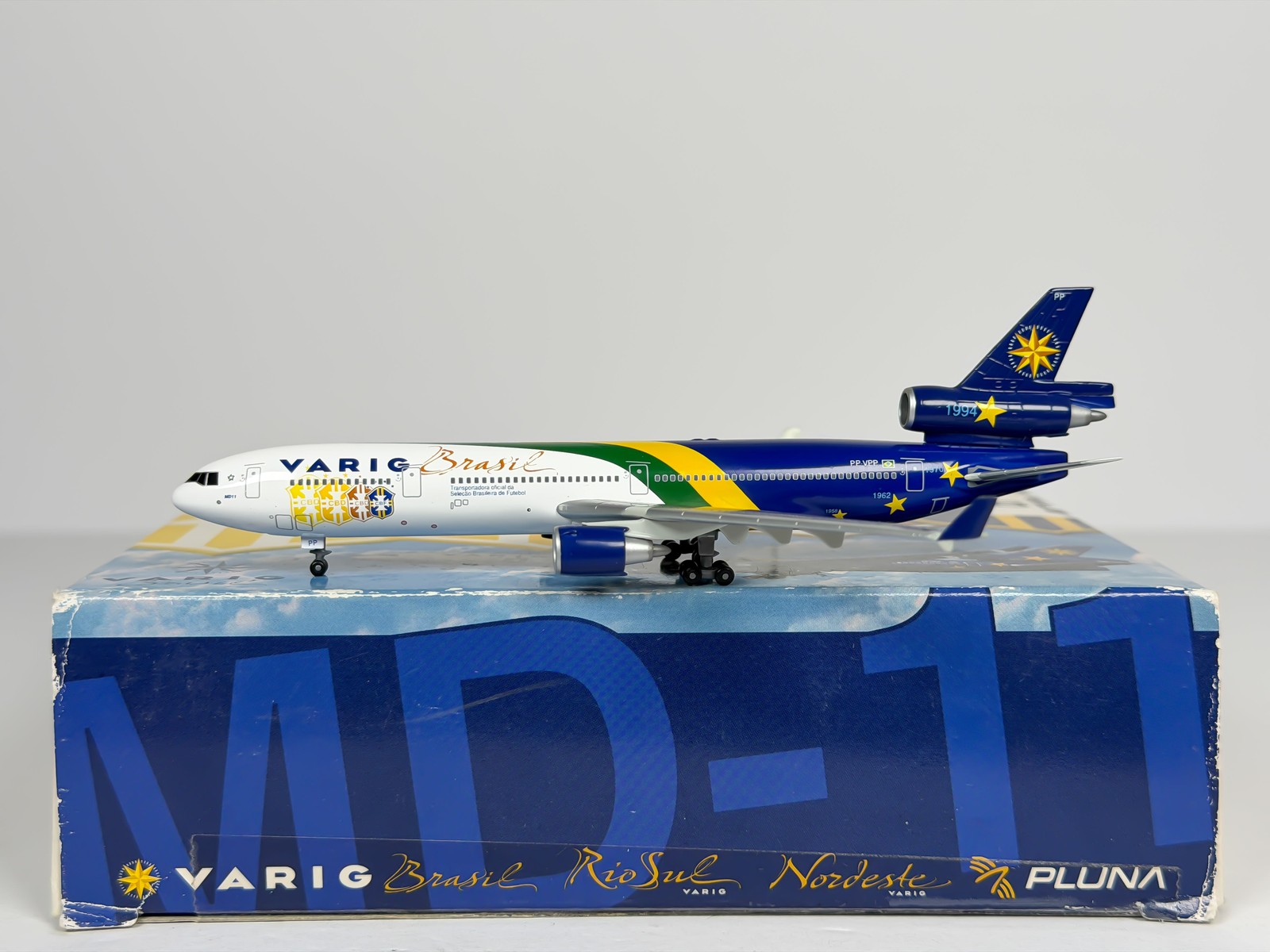VARIG Brasil McDonnell Douglas MD-11 1:400 Dragon Wings PP-VPP (55356-03)
