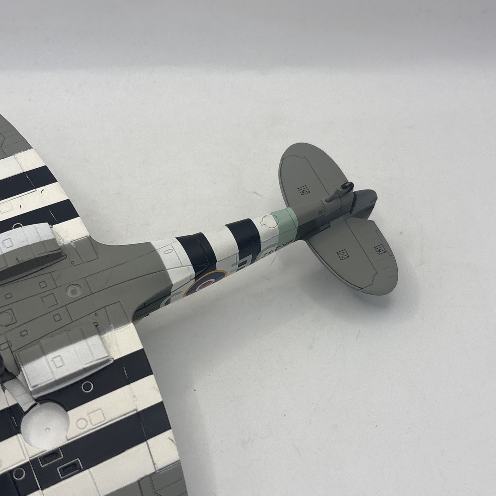 Hobby Master 1:48 Spitfire Mk.IX Johnnie Johnson HA8301 Diecast Plane DAMAGED BO