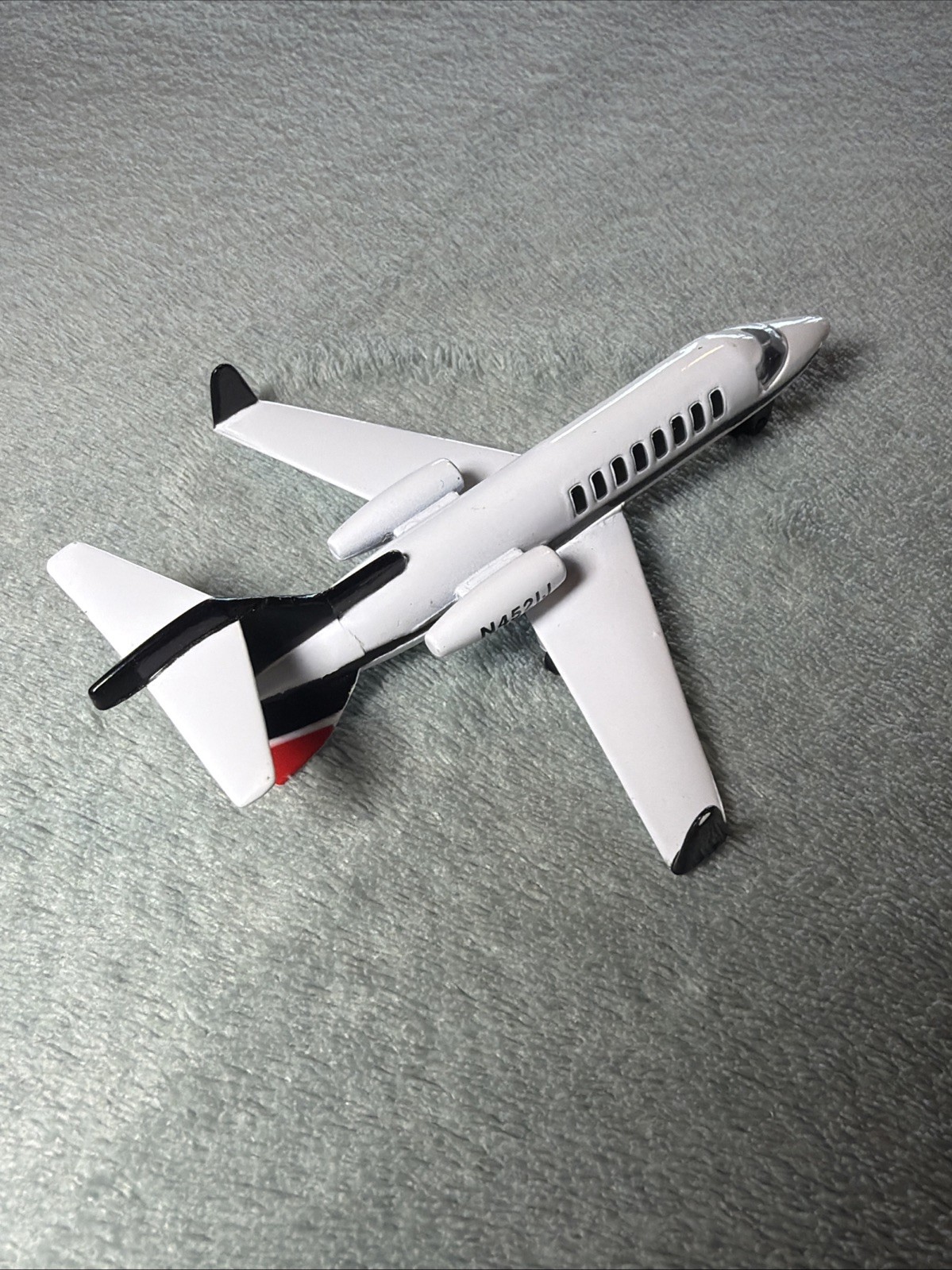 Learjet 45 Diecast Commercial Airliner Model White/Black/Red, MPA 01 N452IJ NICE
