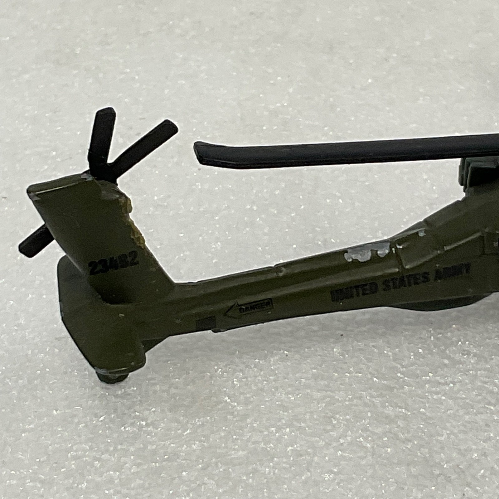 Maisto AH-64 Apache Helicopter Diecast Model 7in United States Army Green