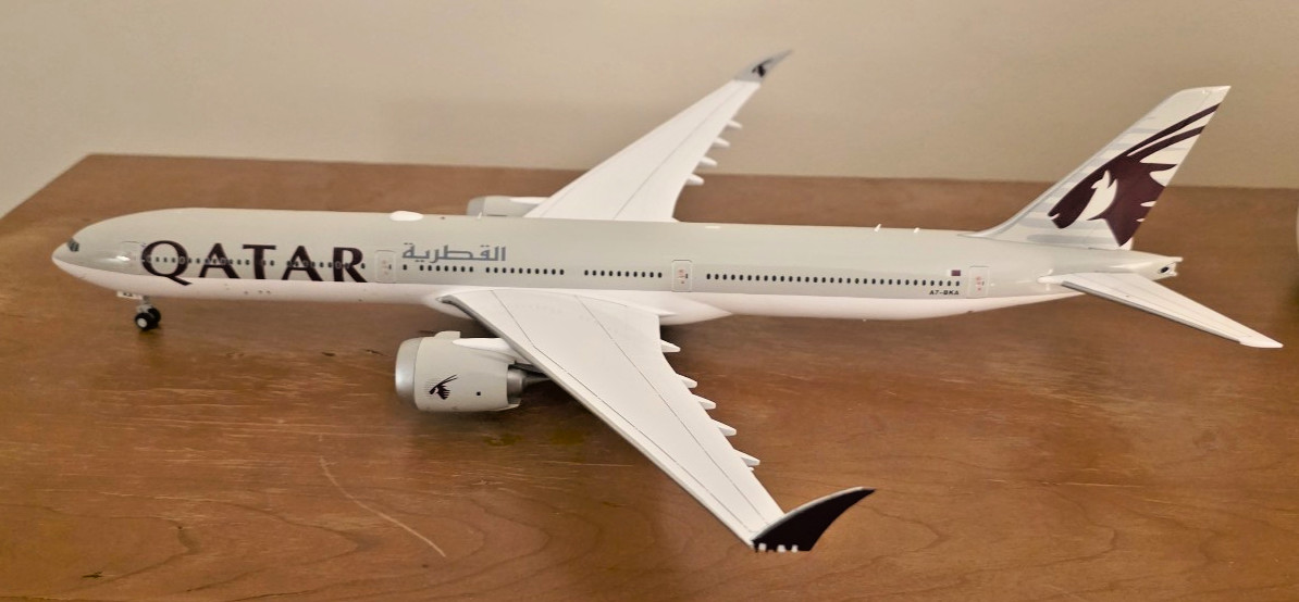 Gemini Jets 1:200 Qatar Airways Boeing 777-9 A7-BKA G2QTR1322 Folding Wingtips
