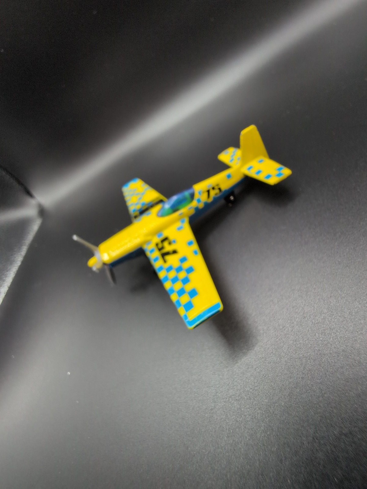 Matchbox Sky Busters New Stunt Plane 75 Yellow and Blue Diecast Aircraft