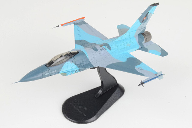 Hobby Master 1/72 F-16A Fighting Falcon Airplane Black 60 USN NSAWC