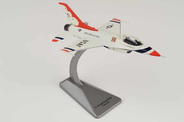 A00142A Air Force 1 F-16C Fighting Falcon 1/100 Model #1 USAF Thunderbirds