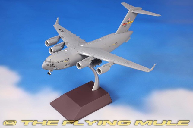 GeminiJets 1:200 C-17A Globemaster III USAF 452nd AMW #05-5144