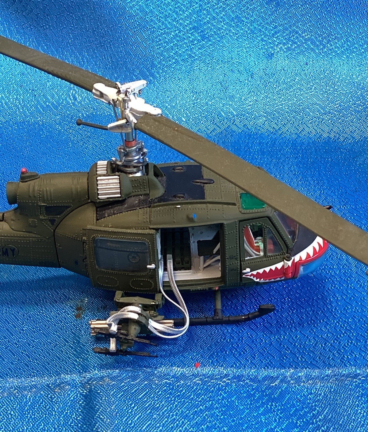 1/48 SCALE MODEL FRANKLIN MINT HUEY UH-1B ATTACK HELICOPTER CHOPPER GUNNER