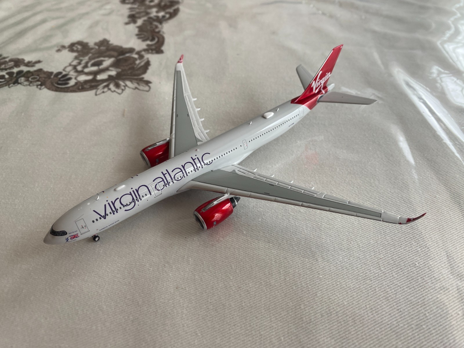 Phoenix Models 1/400 Virgin Atlantic Airways Airbus A330-300 Reg. G-VTOM