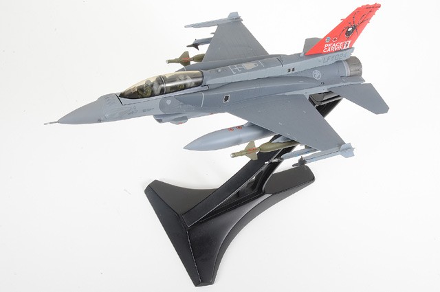 JCW-72-F16-023 JC Wings F-16D Fighting Falcon 1/72 Model USAF 56th OG, 425th FS