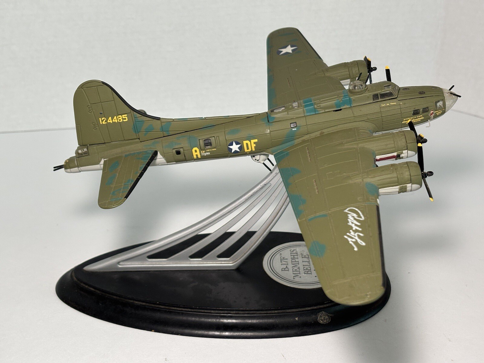 Franklin Mint B-17F MEMPHIS BELLE Signed Edition #13/1945 Diecast Airplane 1:96
