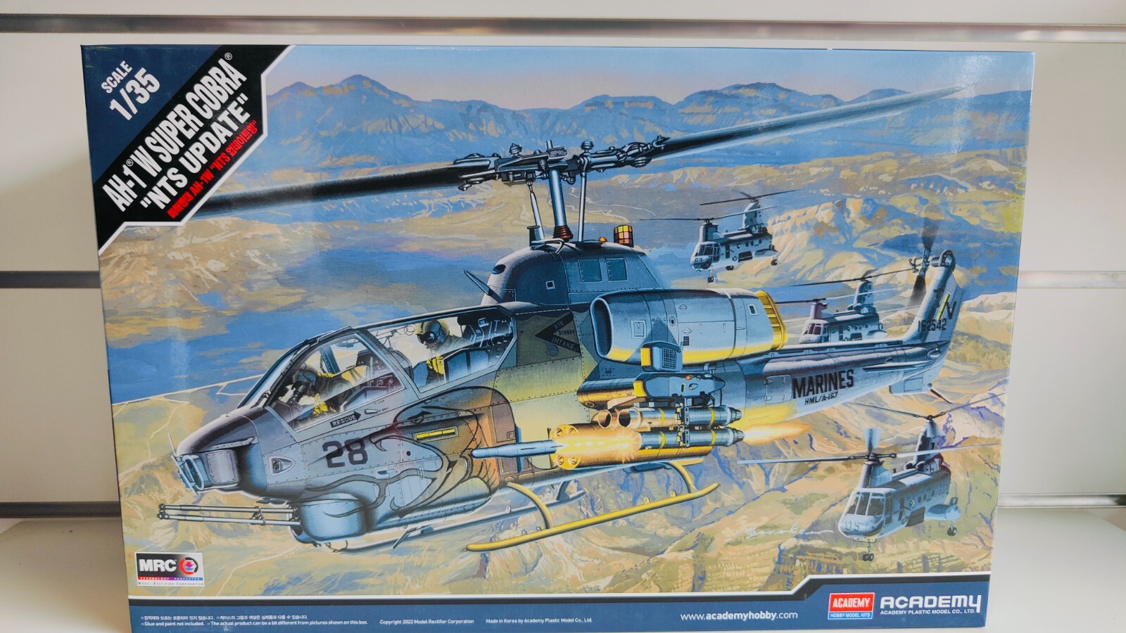 USMC AH-1W NTS Update Bell AH-1 SuperCobra Model 1:35 Military Helicopter