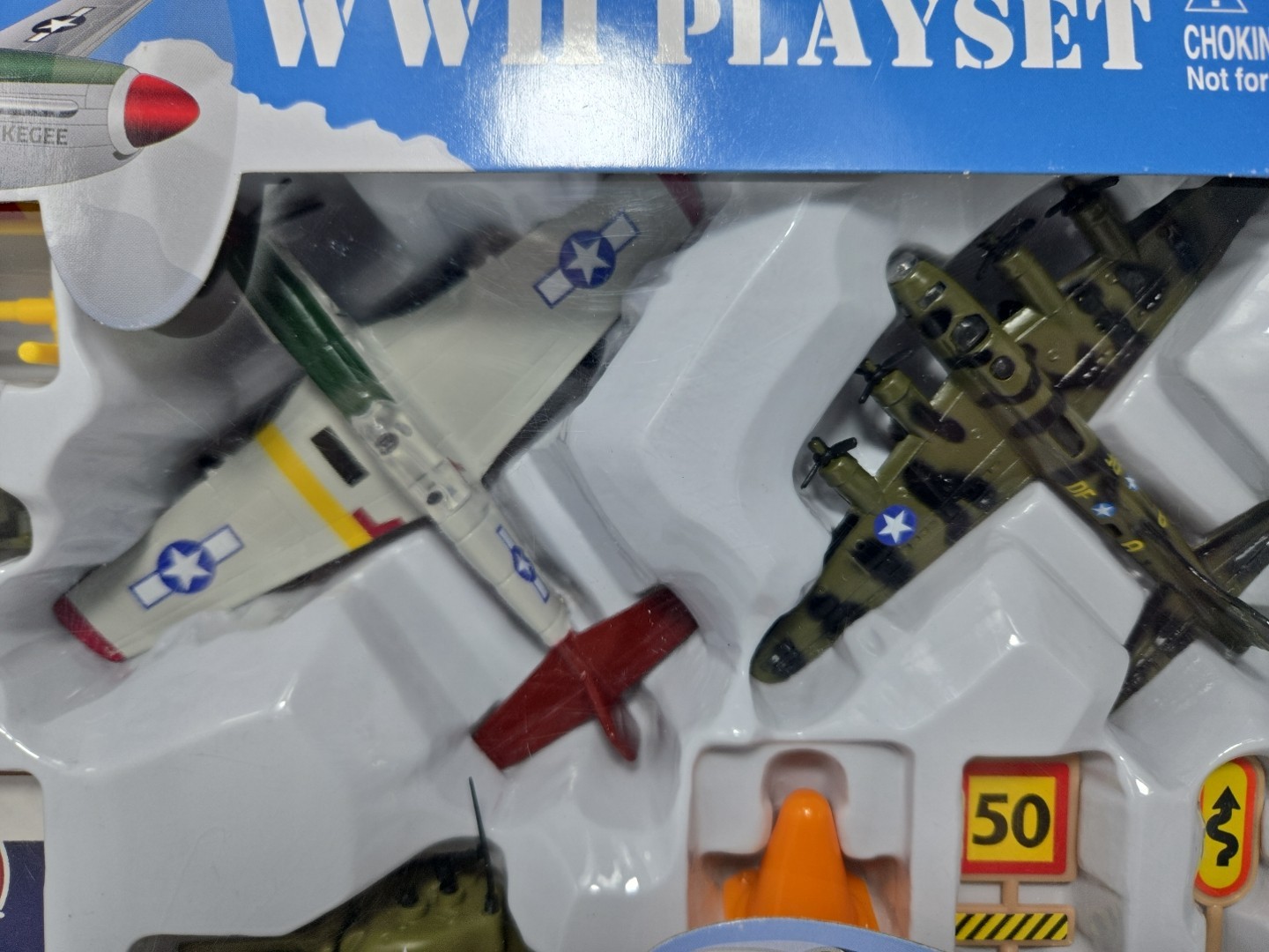 Daron WW2 War Airplane Tank Model Playset RT1941