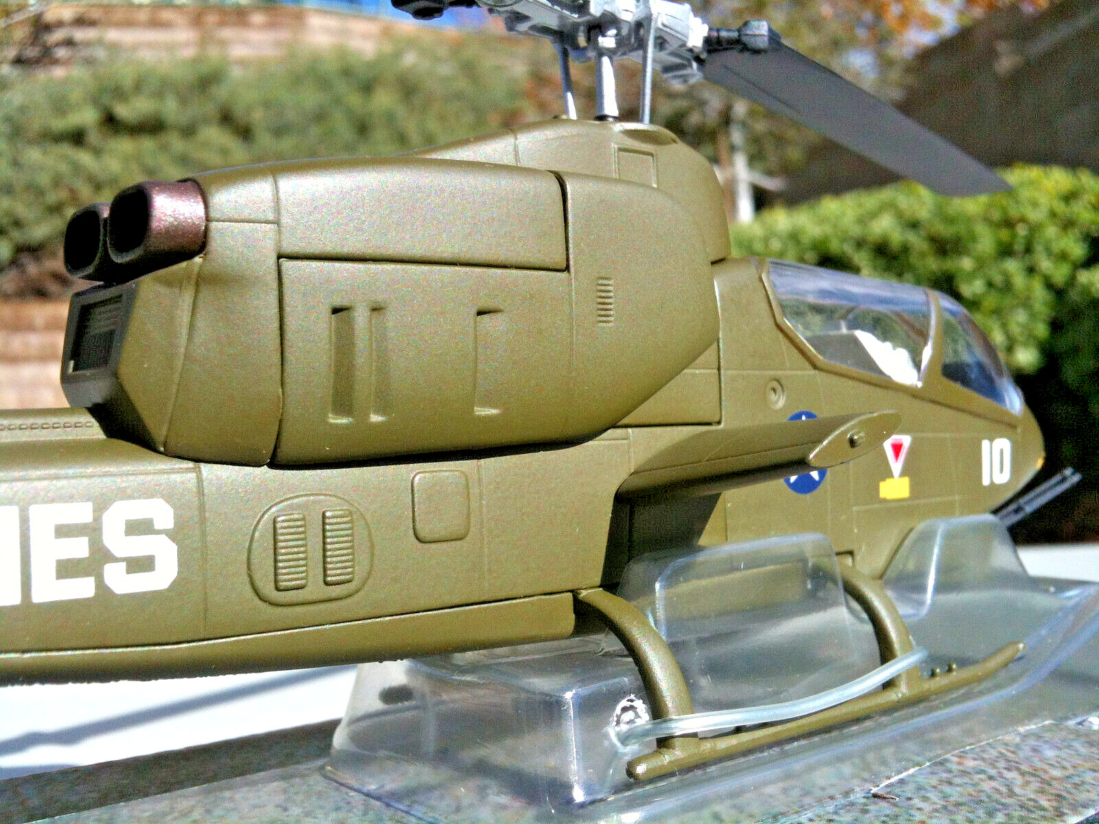 Corgi Bell AH-1H Cobra Attack Helicopter USMC VX-5 Vampires, Vietnam 1:48 Scale